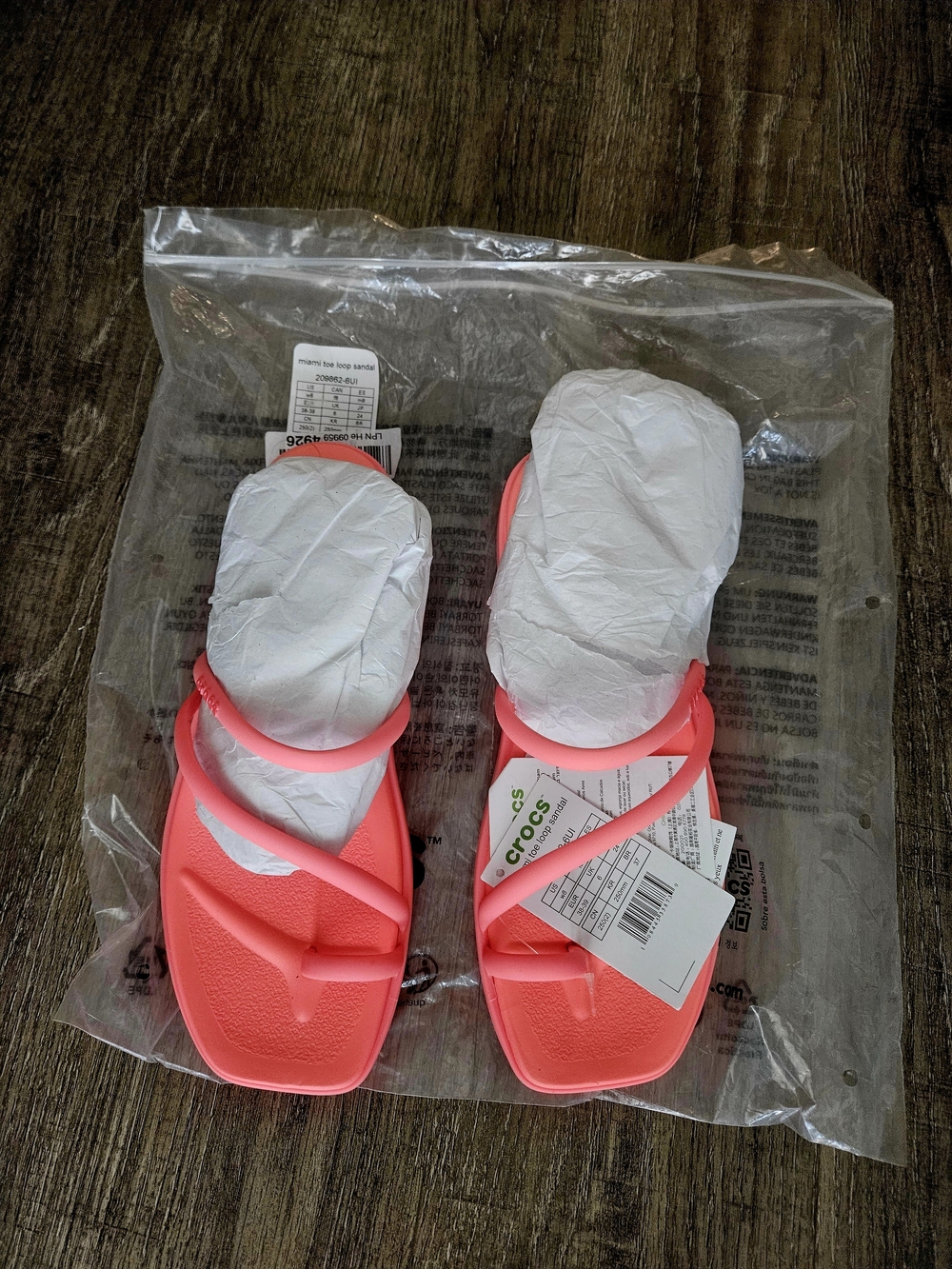 NWT Crocs Miami Toe Loop Size 8 Sandals in Guava